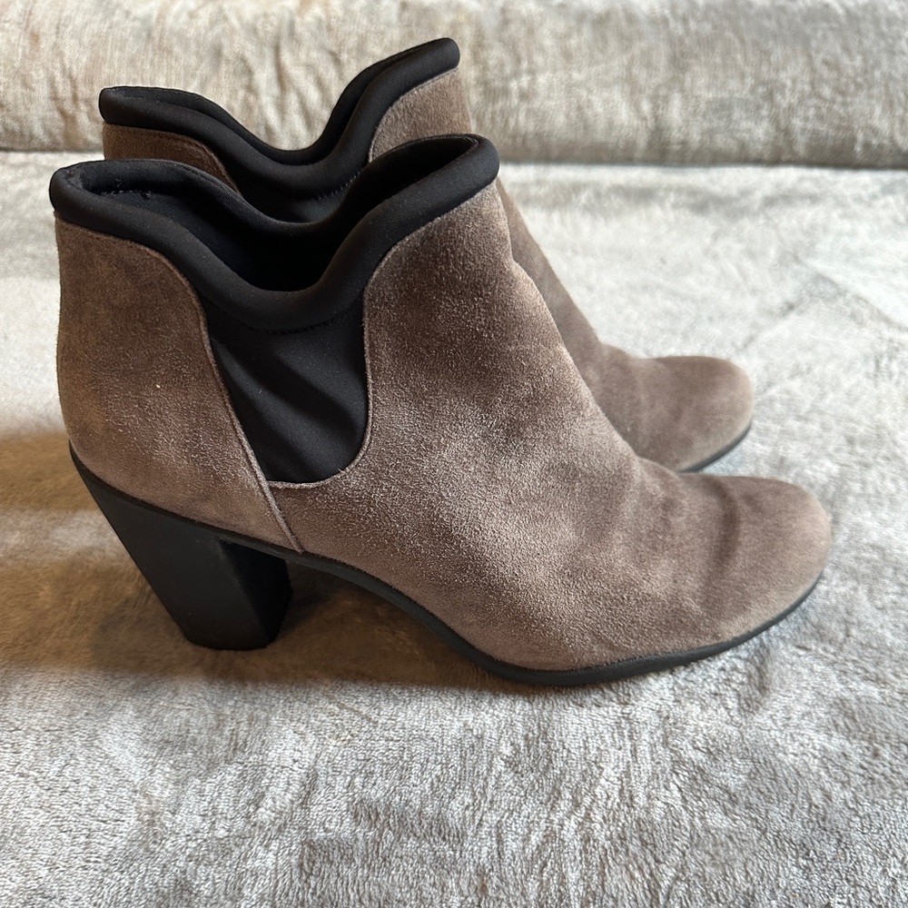 Clark's Adya‎ Bella Ankle Bootie,Black suede